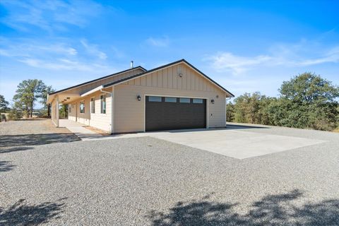 Photo of 18720 Cobblestone Drive, Cottonwood, CA 96022 (MLS # 25-4524)