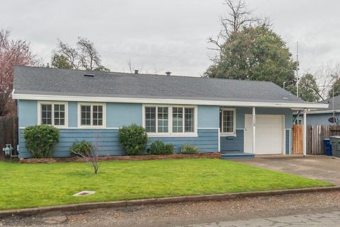 Photo of 1115 2nd Street, Redding, CA 96002 (MLS # 26-772)