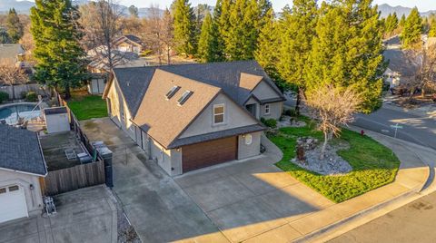 Photo of 5890 Shadow Glen Drive, Redding, CA 96003 (MLS # 25-5560)