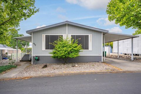 Photo of 977 Tuberose Trail, Redding, CA 96003 (MLS # 25-2211)