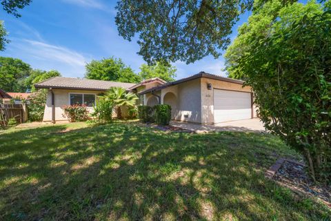 Photo of 2636 Avola Street, Redding, CA 96002 (MLS # 26-2271)