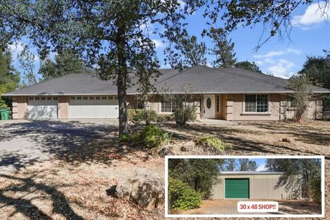 Photo of 16840 Hawthorne Avenue, Anderson, CA 96007 (MLS # 25-5278)