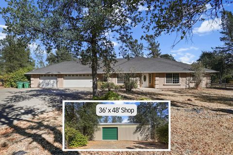 Photo of 16840 Hawthorne Avenue, Anderson, CA 96007 (MLS # 25-5278)