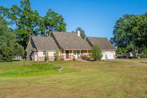 Photo of 2764 Majestic Oak Circle, Cottonwood, CA 96022 (MLS # 26-1568)