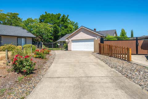 Photo of 608 Saint Thomas Parkway, Redding, CA 96003 (MLS # 26-3087)