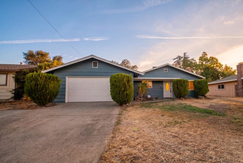 Photo of 1458 Hemlock Avenue, Anderson, CA 96007 (MLS # 26-4432)