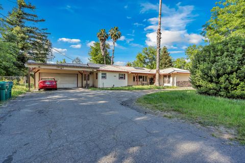 Photo of 19133 Smith Lane, Redding, CA 96002 (MLS # 26-2476)