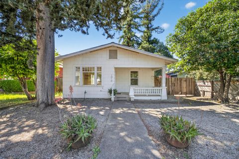 Photo of 1010 California Street, Redding, CA 96001 (MLS # 26-1550)
