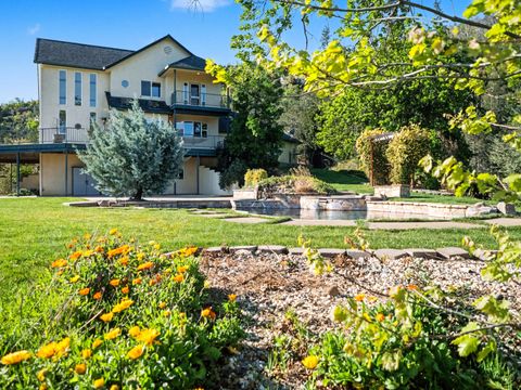 Photo of 15223 Ledgewood Drive, Redding, CA 96001 (MLS # 26-1019)