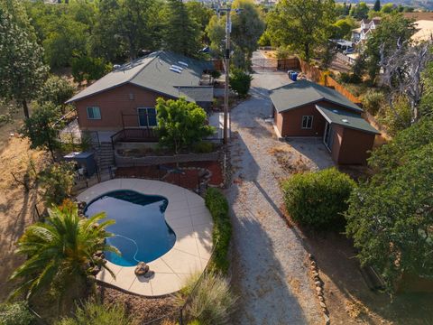 Photo of 3821 Pebble Drive, Redding, CA 96001 (MLS # 25-3709)