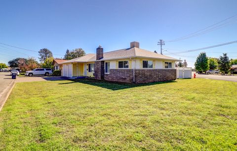 Photo of 5803 Sierra Drive, Redding, CA 96003 (MLS # 25-4855)