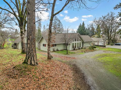 Photo of 401 Mountain View Street, Weaverville, CA 96093 (MLS # 26-150)