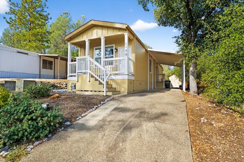 Photo of 1120 Shawnee Trail, Redding, CA 96003 (MLS # 25-3943)