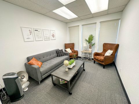 Photo of 1388 Court Street #B, Redding, CA 96001 (MLS # 25-5153)