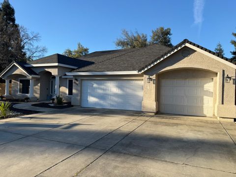 Photo of 2704 Western Oak Drive, Redding, CA 96002 (MLS # 26-360)
