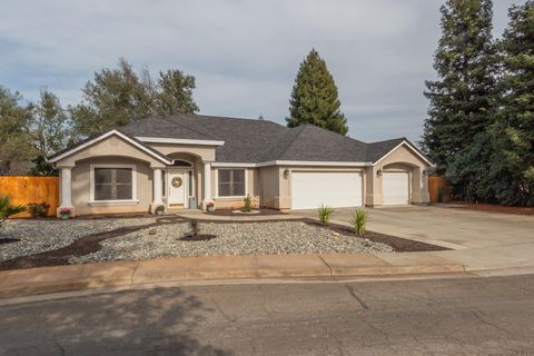 Photo of 2704 Western Oak Drive, Redding, CA 96002 (MLS # 26-360)