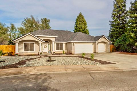 Photo of 2704 Western Oak Drive, Redding, CA 96002 (MLS # 26-360)