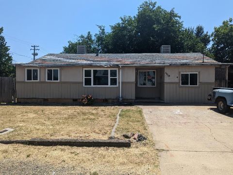 Photo of 1118 4th Street, Redding, CA 96002 (MLS # 25-4124)
