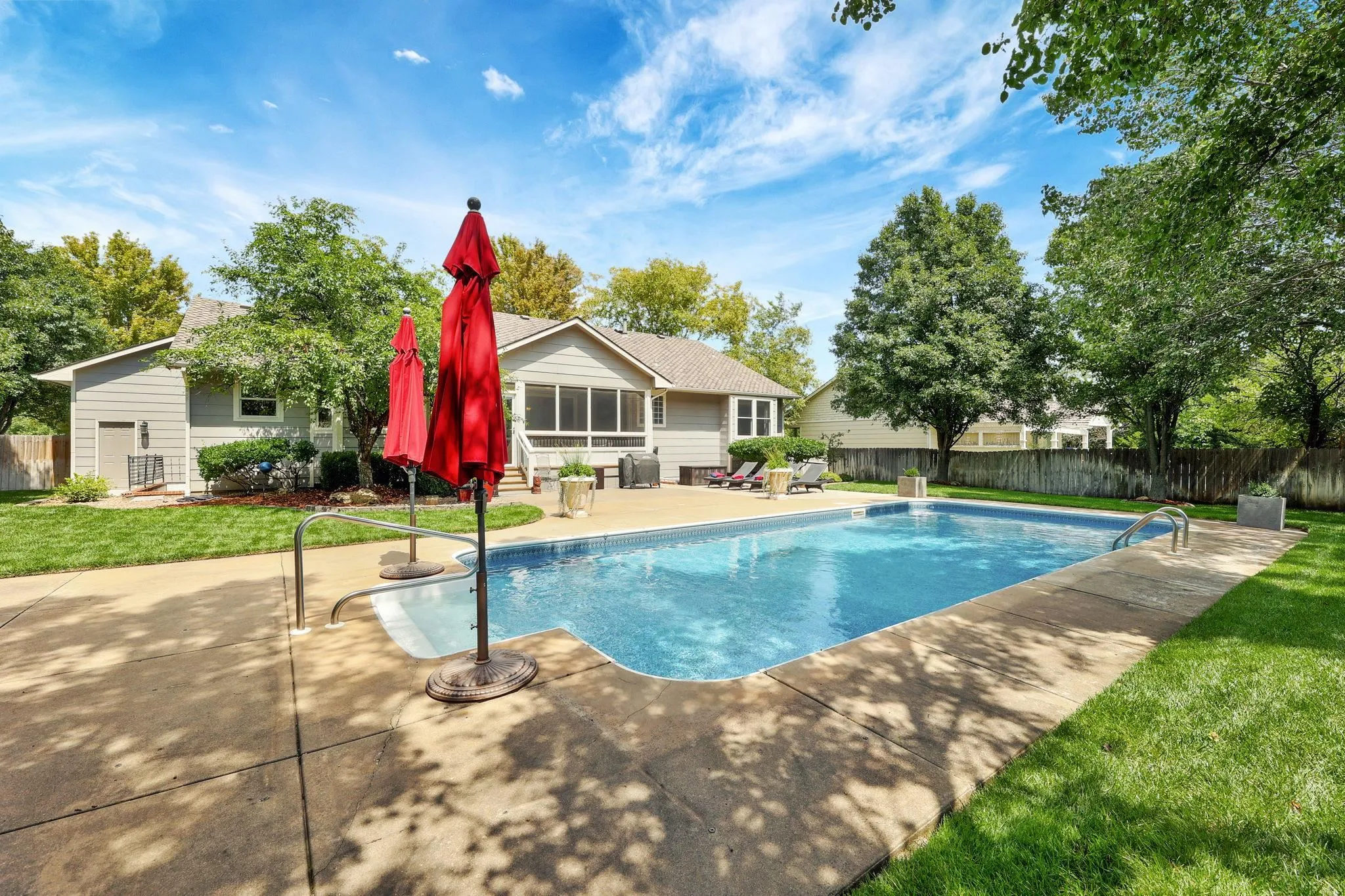 Wichita, Kansas 67206, United States, 5 Bedrooms Bedrooms, ,3 BathroomsBathrooms,Residential,Pending,46909