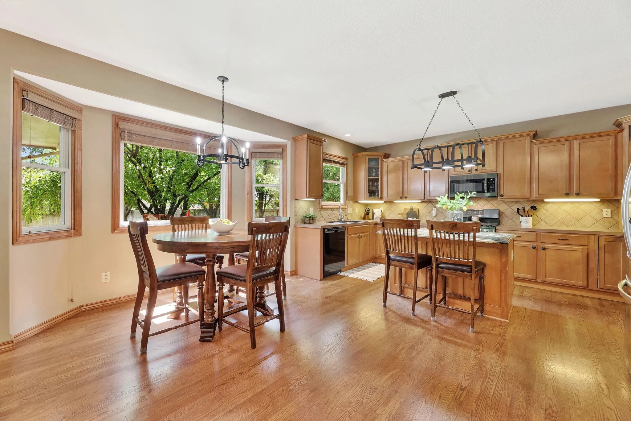 Wichita, Kansas 67206, United States, 5 Bedrooms Bedrooms, ,3 BathroomsBathrooms,Residential,Pending,46909