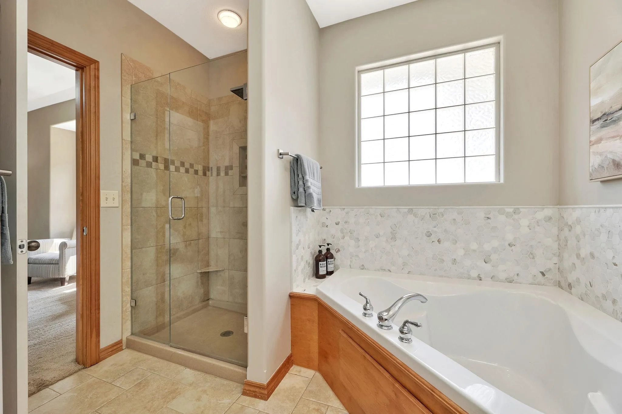 Wichita, Kansas 67206, United States, 5 Bedrooms Bedrooms, ,3 BathroomsBathrooms,Residential,Pending,46909