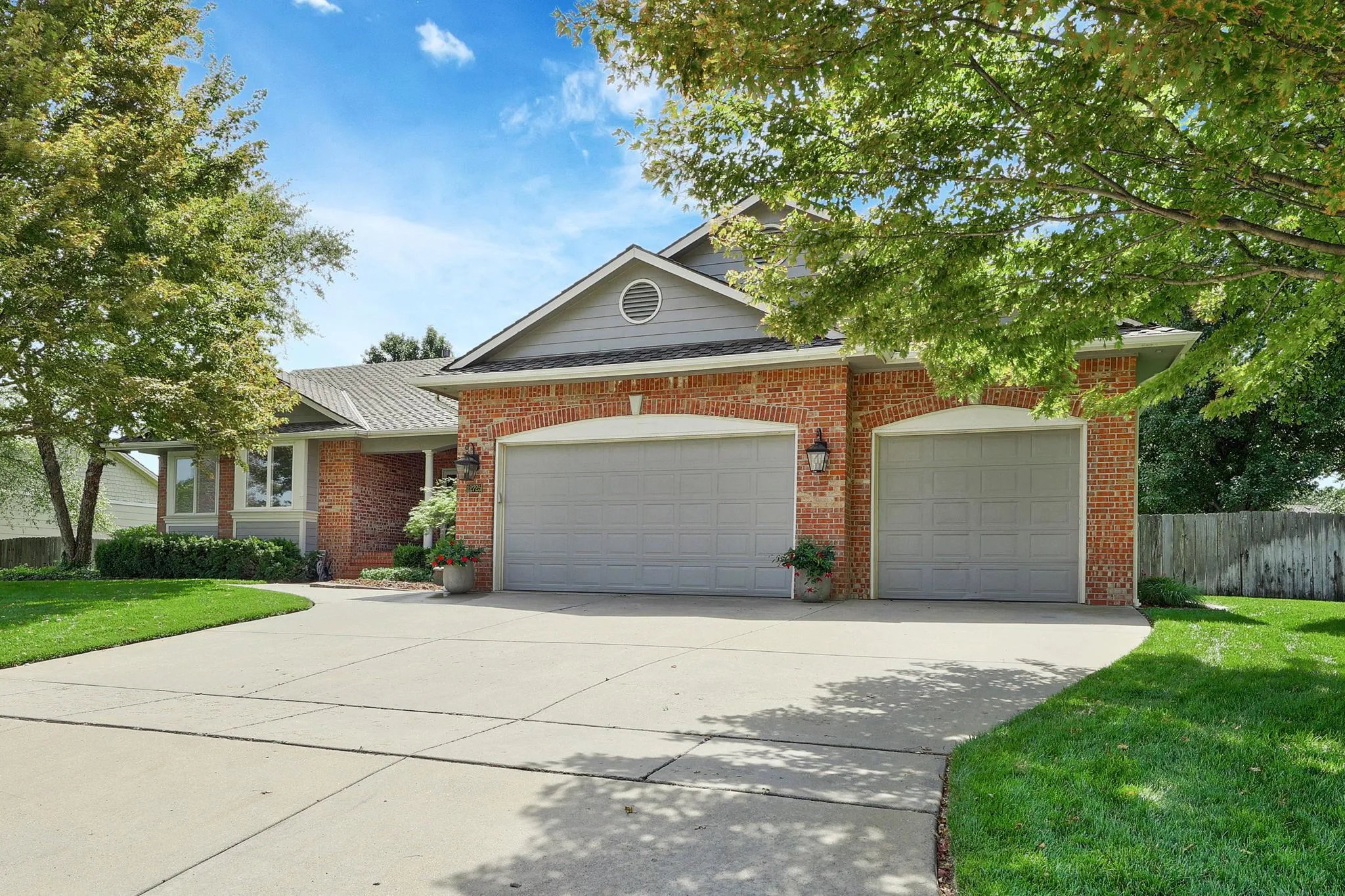 Wichita, Kansas 67206, United States, 5 Bedrooms Bedrooms, ,3 BathroomsBathrooms,Residential,Pending,46909