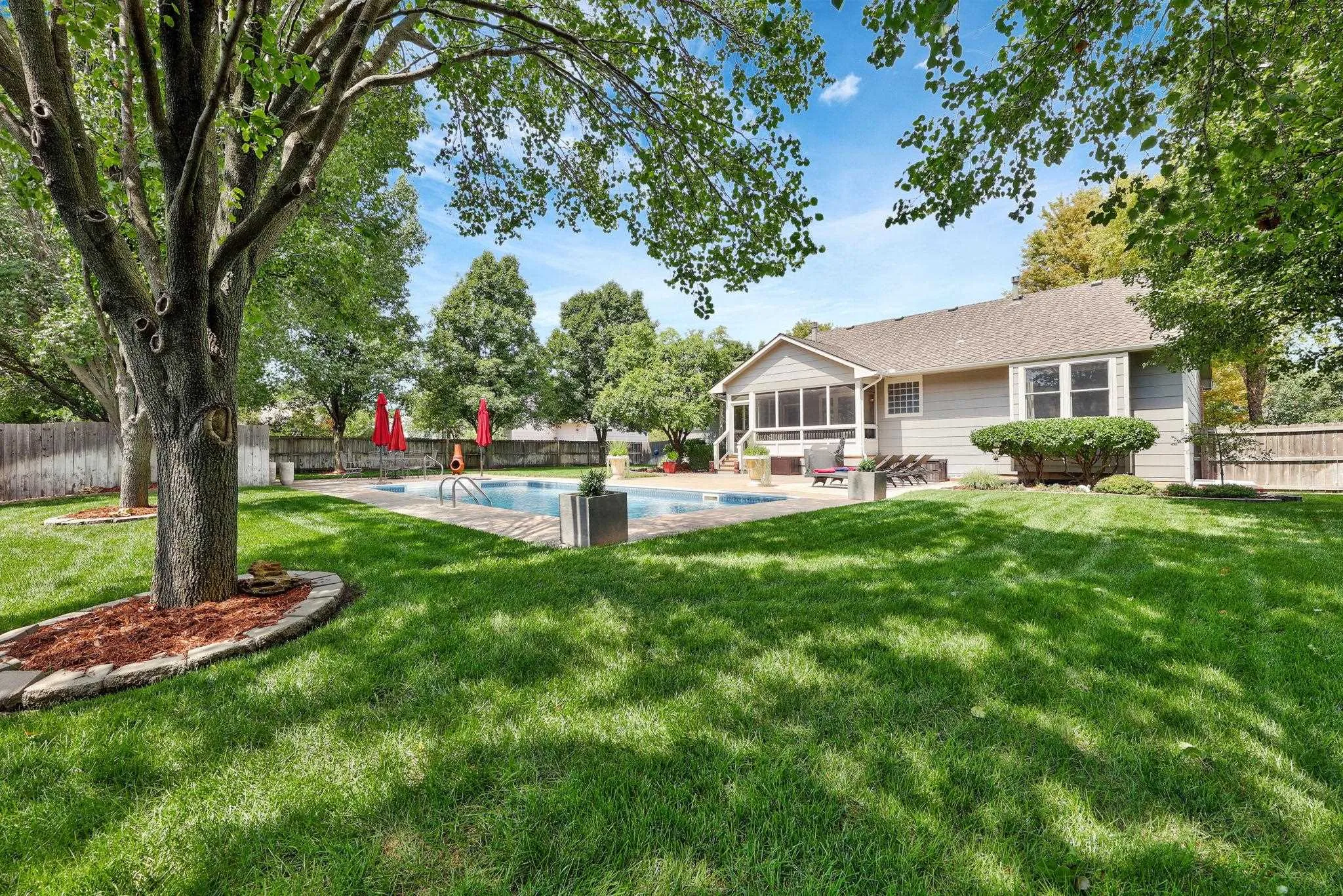 Wichita, Kansas 67206, United States, 5 Bedrooms Bedrooms, ,3 BathroomsBathrooms,Residential,Pending,46909