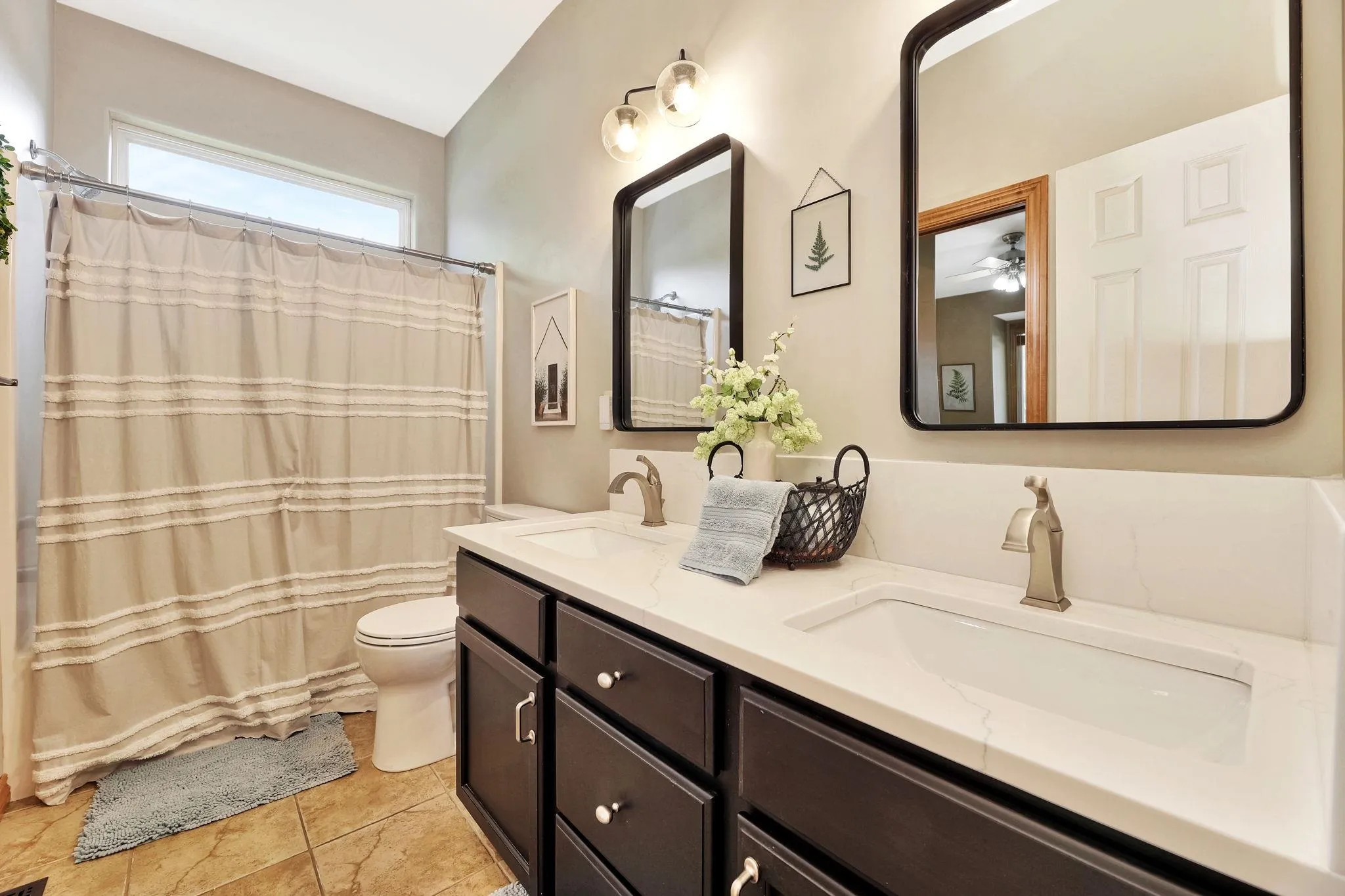 Wichita, Kansas 67206, United States, 5 Bedrooms Bedrooms, ,3 BathroomsBathrooms,Residential,Pending,46909