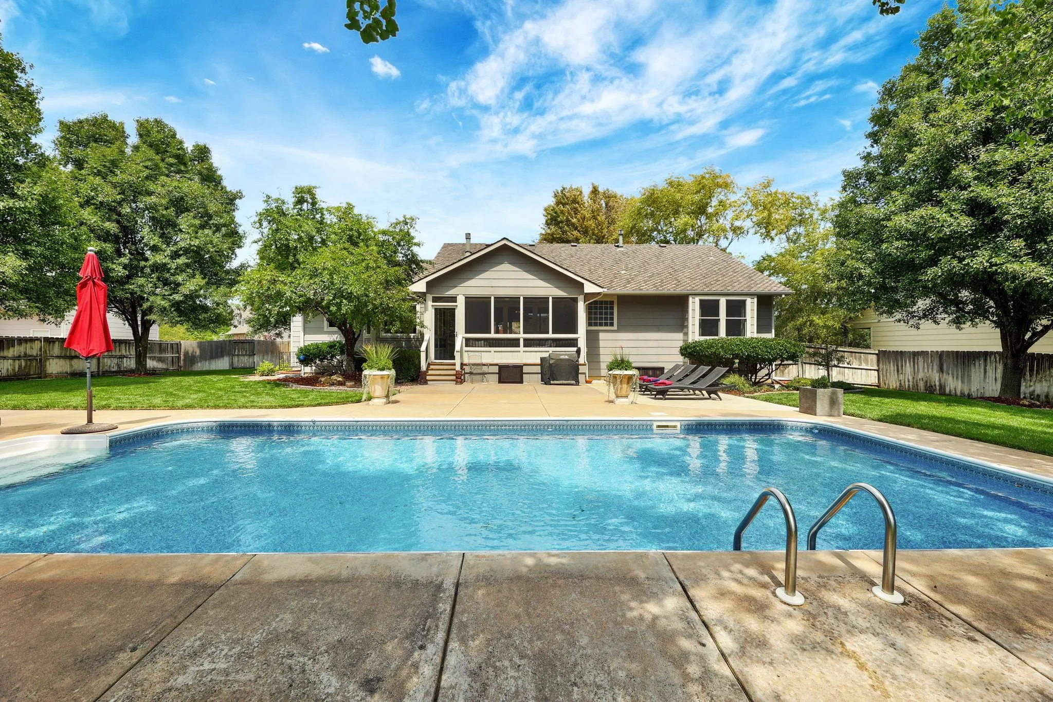 Wichita, Kansas 67206, United States, 5 Bedrooms Bedrooms, ,3 BathroomsBathrooms,Residential,Pending,46909