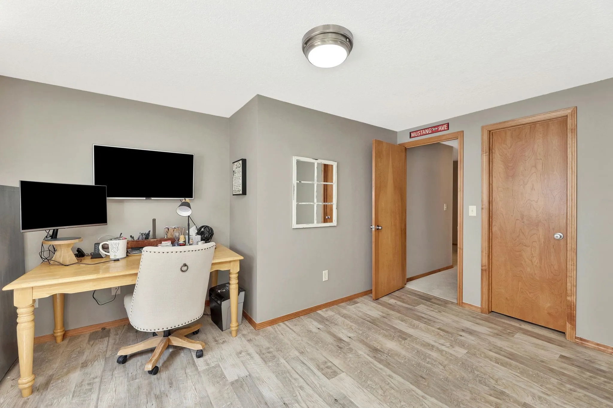 Wichita, Kansas 67206, United States, 5 Bedrooms Bedrooms, ,3 BathroomsBathrooms,Residential,Pending,46909