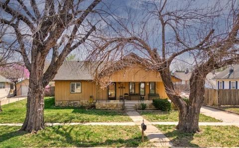 Homes For Sale - 908 N 4th St<br/> Cowley County, Arkansas City, KS 67005