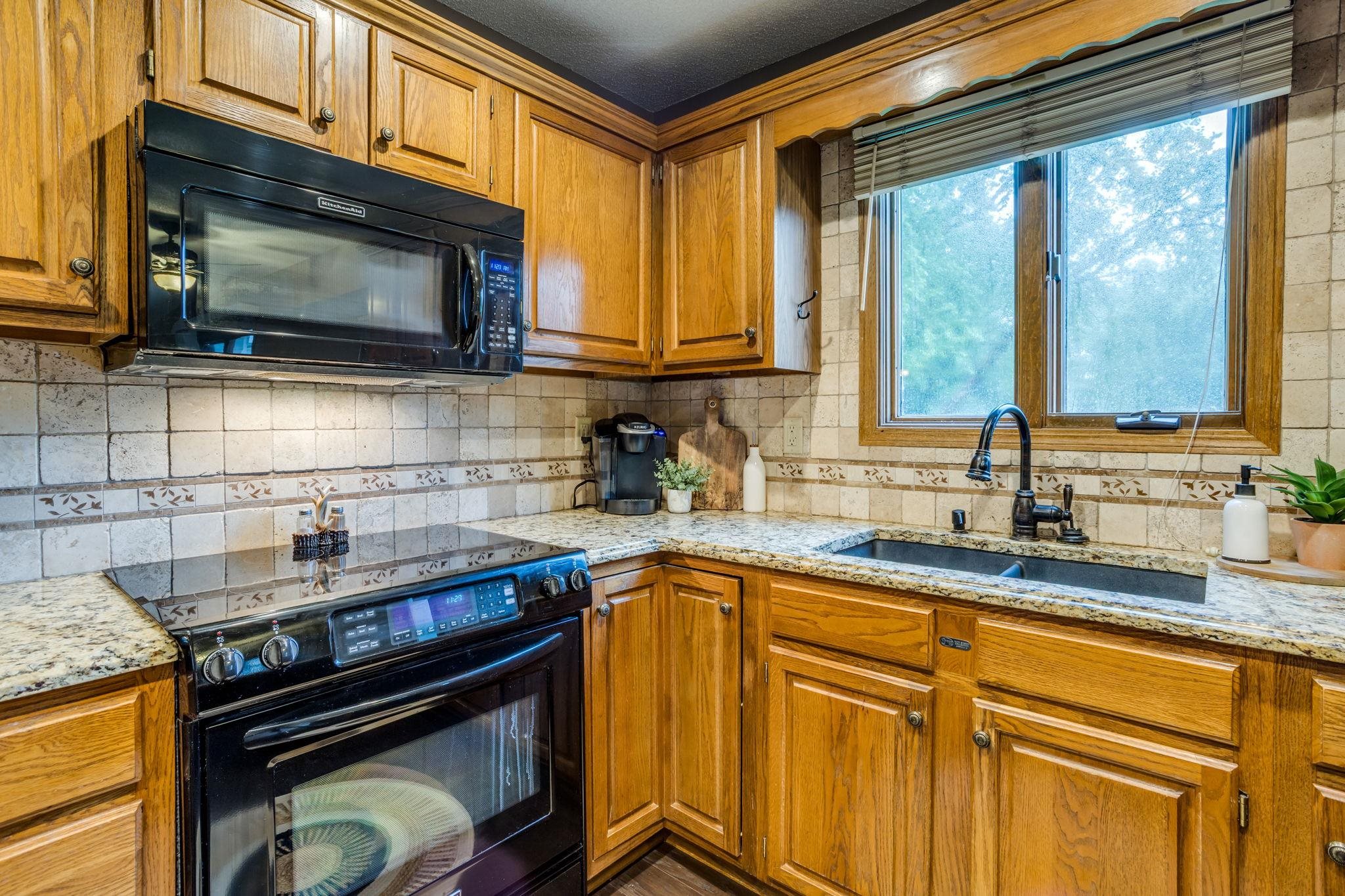2406 N Stoneybrook St, Wichita, Kansas image 9