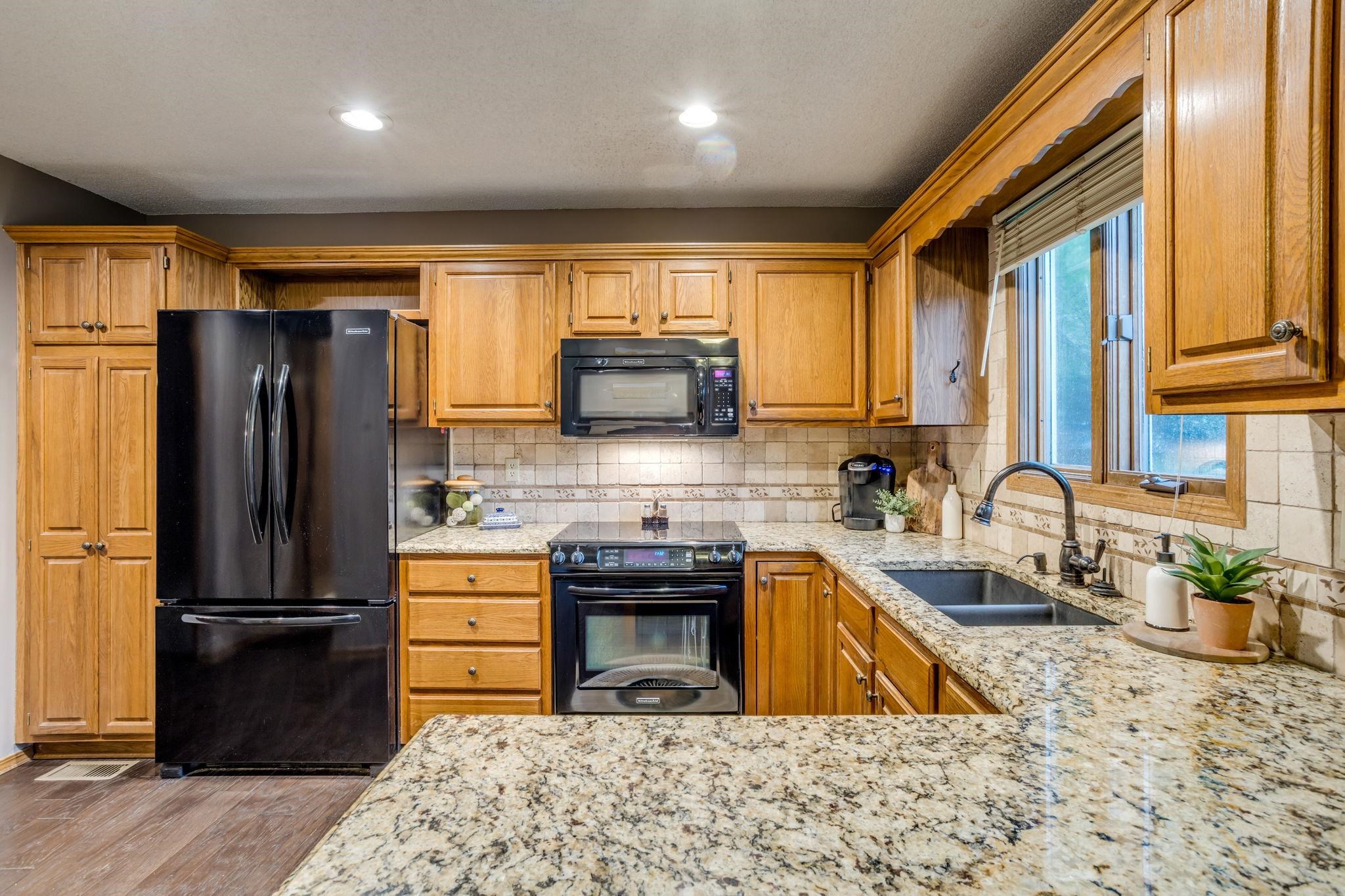 2406 N Stoneybrook St, Wichita, Kansas image 11