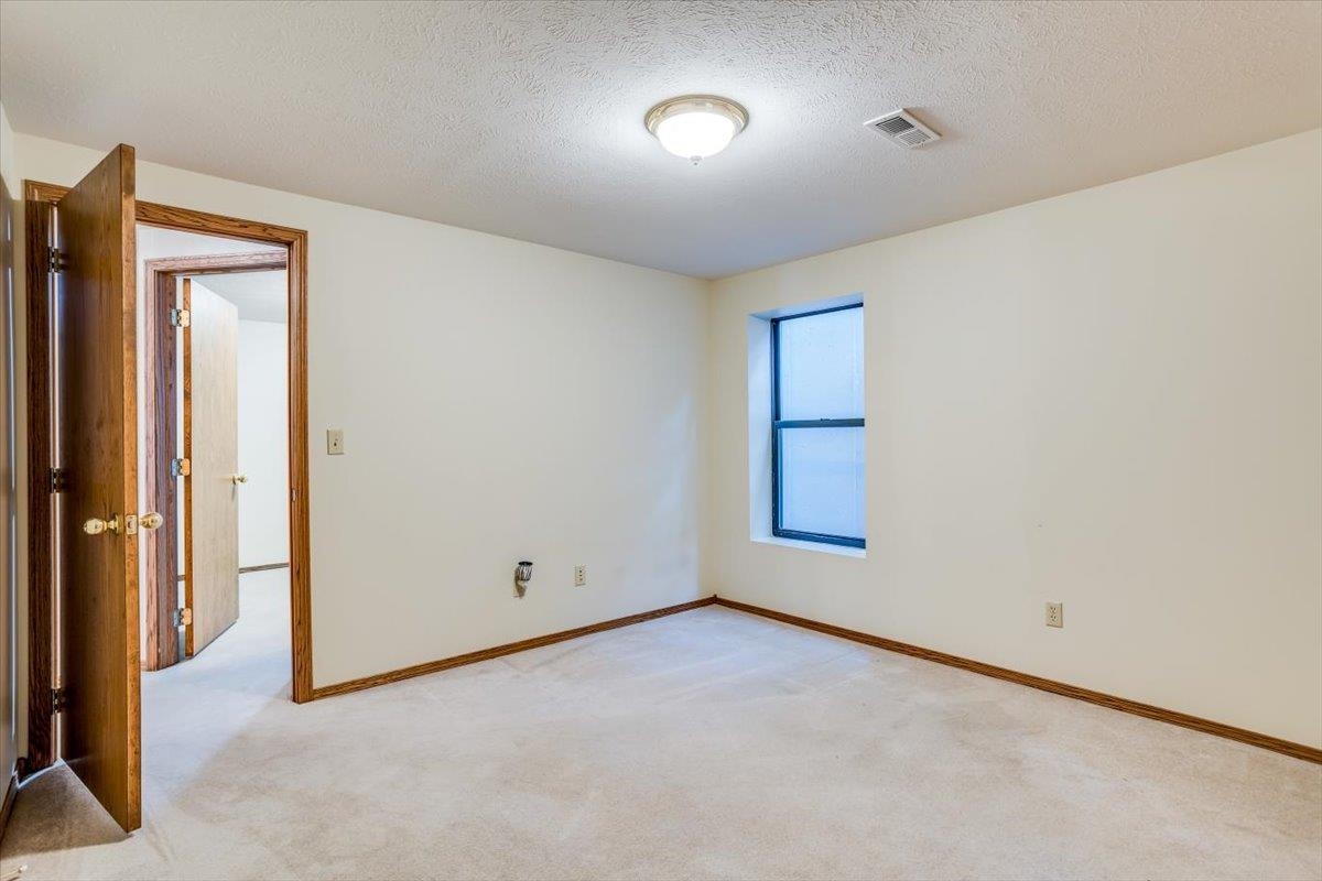 Derby, Kansas 67037, United States, 6 Bedrooms Bedrooms, ,4 BathroomsBathrooms,Residential,Pending,54433