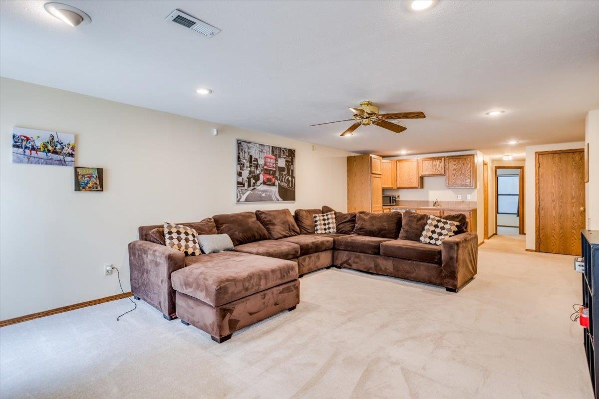 Derby, Kansas 67037, United States, 6 Bedrooms Bedrooms, ,4 BathroomsBathrooms,Residential,Pending,54433