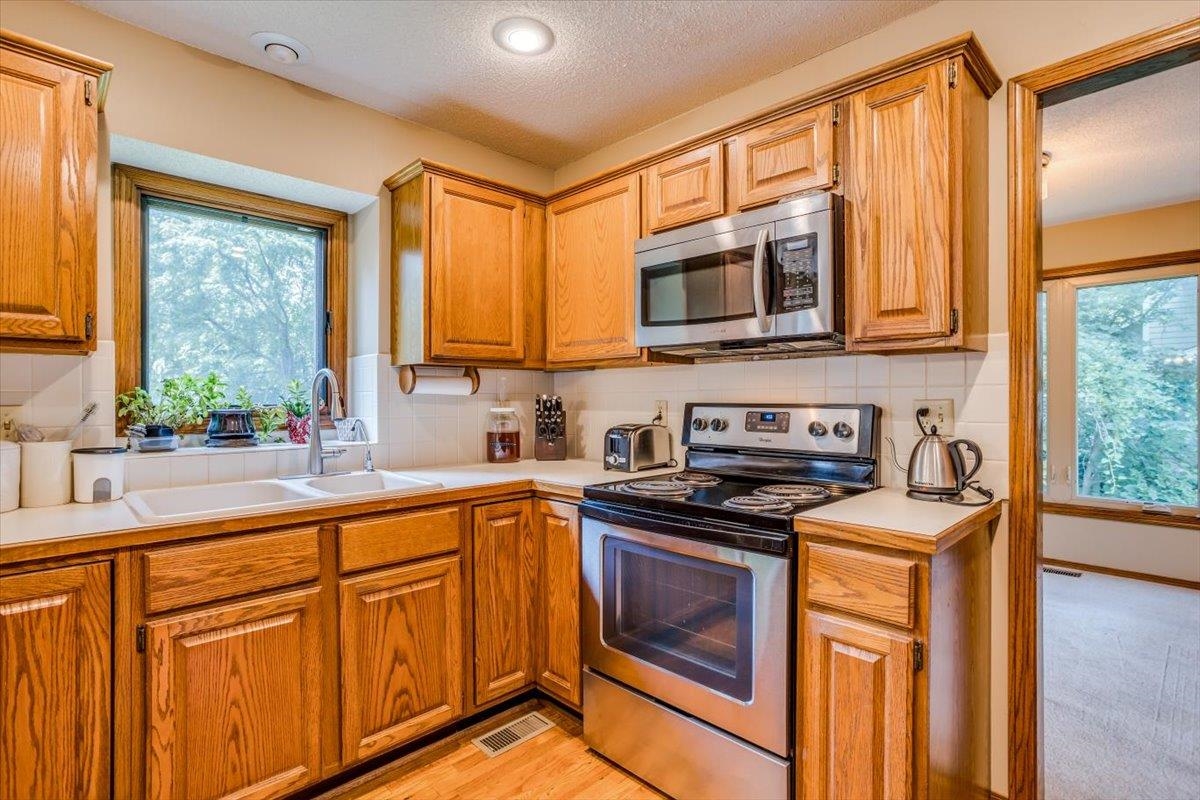 Derby, Kansas 67037, United States, 6 Bedrooms Bedrooms, ,4 BathroomsBathrooms,Residential,Pending,54433