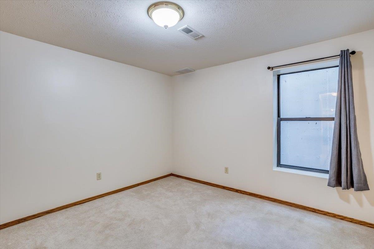 Derby, Kansas 67037, United States, 6 Bedrooms Bedrooms, ,4 BathroomsBathrooms,Residential,Pending,54433