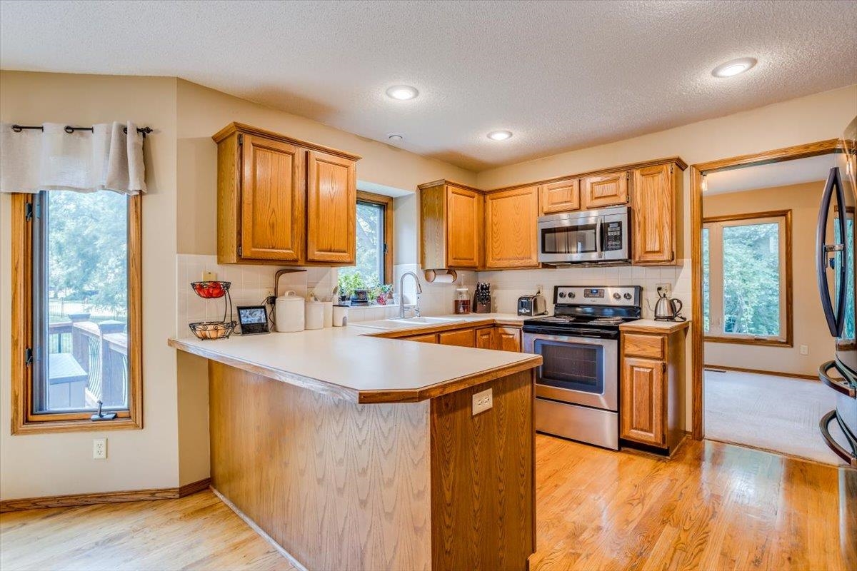 Derby, Kansas 67037, United States, 6 Bedrooms Bedrooms, ,4 BathroomsBathrooms,Residential,Pending,54433