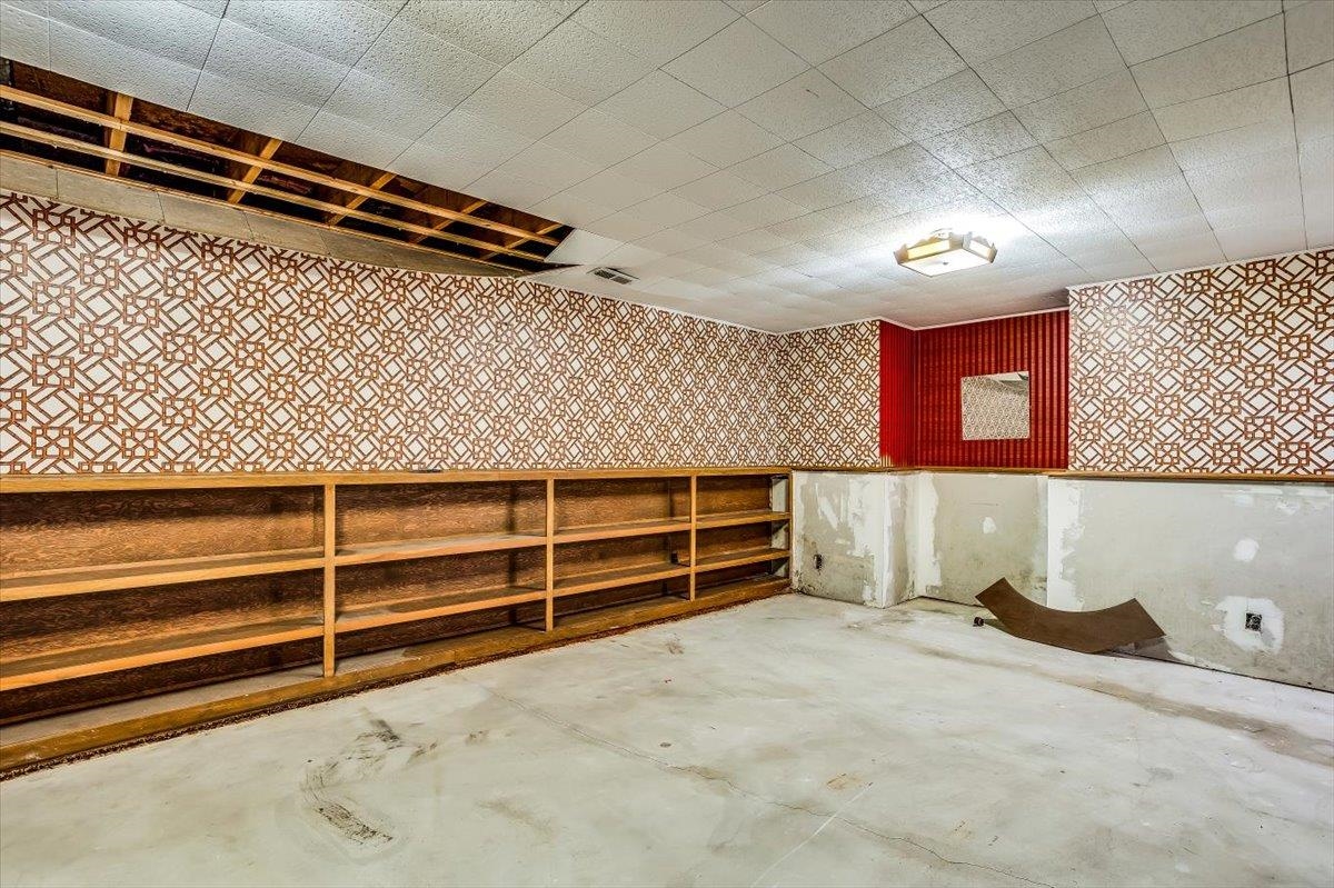 Wichita, Kansas 67208, United States, 3 Bedrooms Bedrooms, ,3 BathroomsBathrooms,Residential,Pending,61899