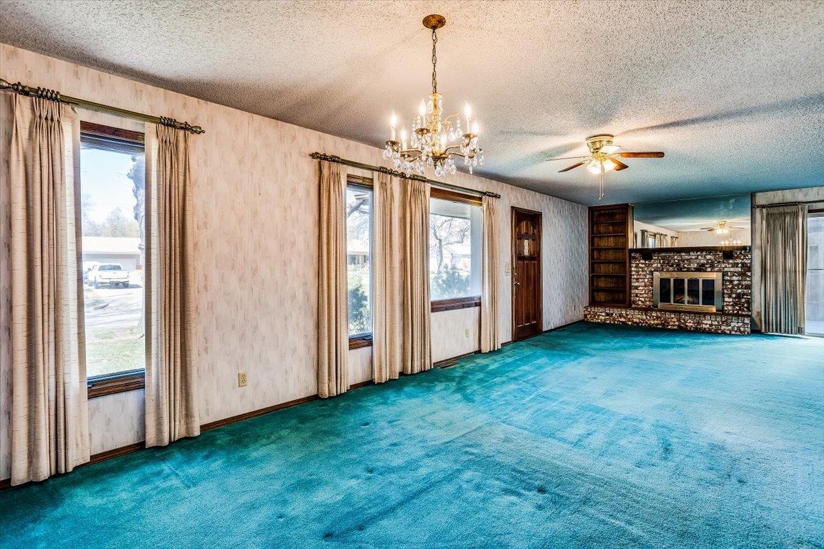 Wichita, Kansas 67208, United States, 3 Bedrooms Bedrooms, ,3 BathroomsBathrooms,Residential,Pending,61899