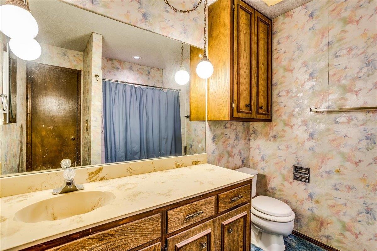 Wichita, Kansas 67208, United States, 3 Bedrooms Bedrooms, ,3 BathroomsBathrooms,Residential,Pending,61899