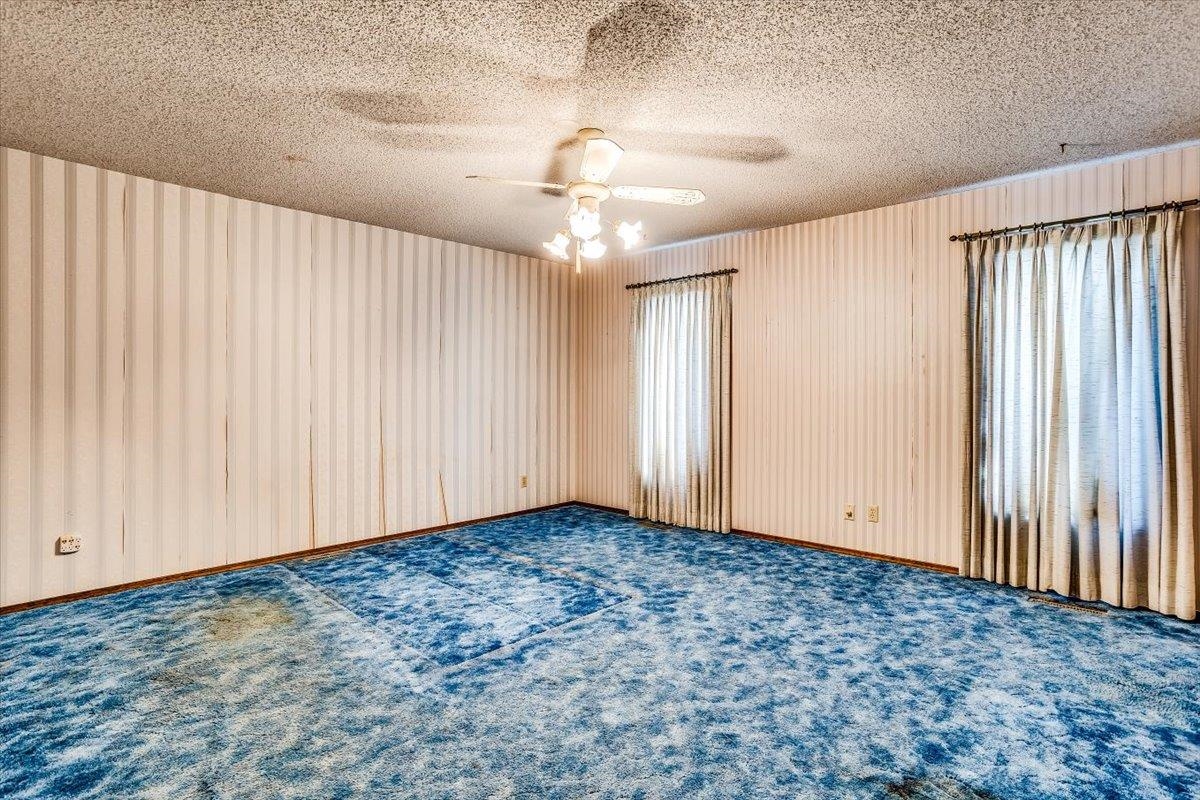 Wichita, Kansas 67208, United States, 3 Bedrooms Bedrooms, ,3 BathroomsBathrooms,Residential,Pending,61899