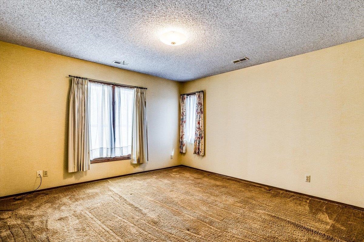 Wichita, Kansas 67208, United States, 3 Bedrooms Bedrooms, ,3 BathroomsBathrooms,Residential,Pending,61899