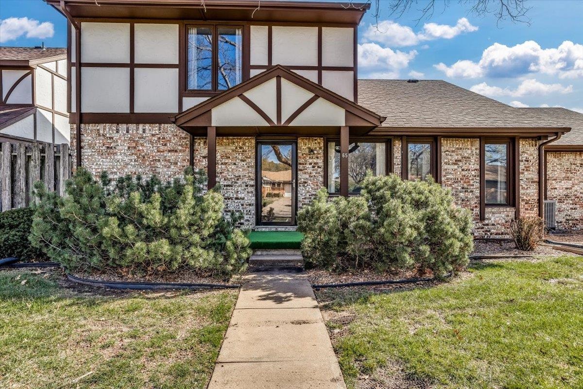 Wichita, Kansas 67208, United States, 3 Bedrooms Bedrooms, ,3 BathroomsBathrooms,Residential,Pending,61899