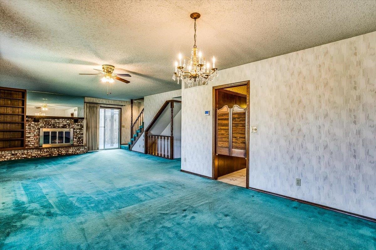 Wichita, Kansas 67208, United States, 3 Bedrooms Bedrooms, ,3 BathroomsBathrooms,Residential,Pending,61899