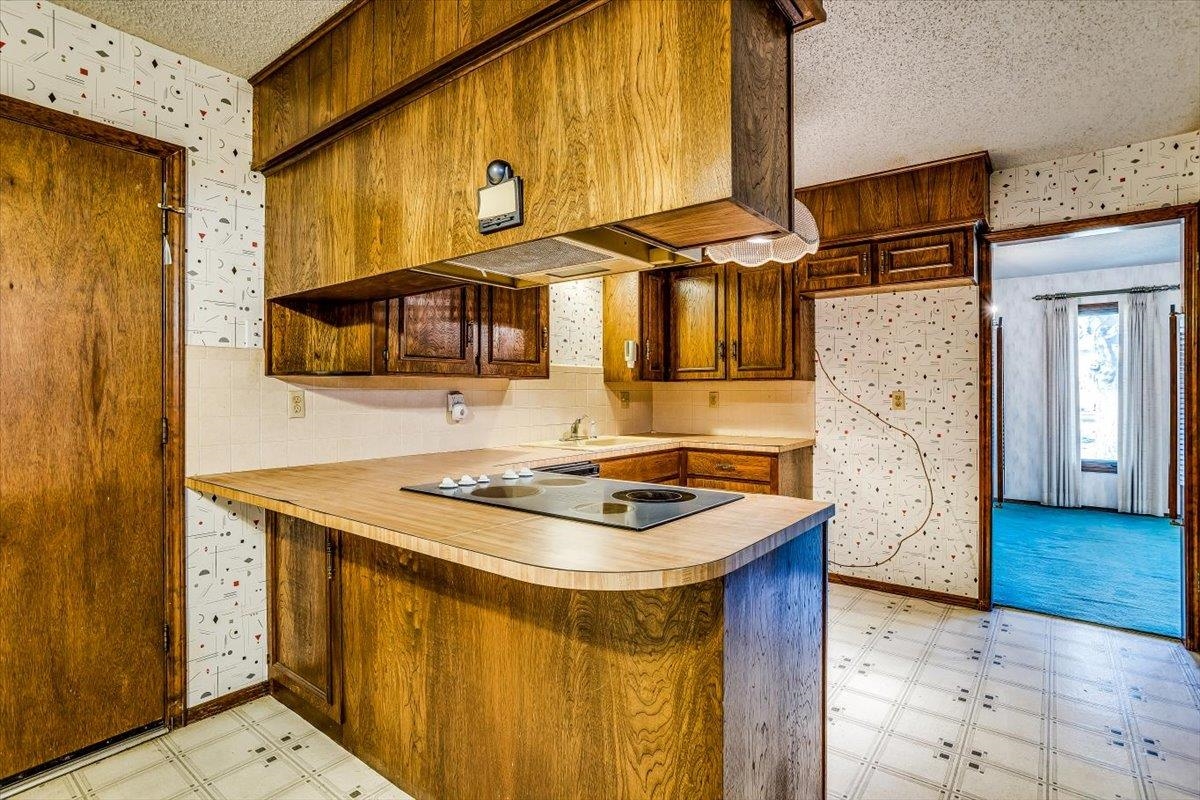 Wichita, Kansas 67208, United States, 3 Bedrooms Bedrooms, ,3 BathroomsBathrooms,Residential,Pending,61899