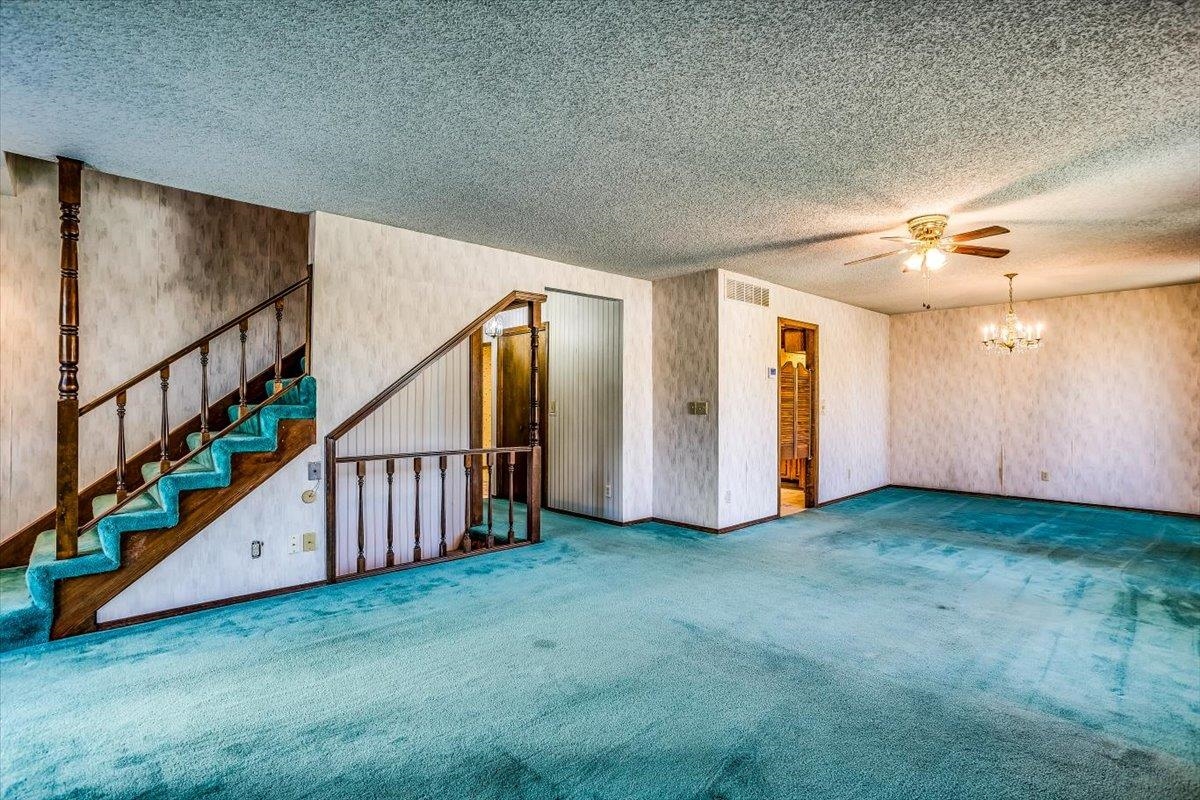 Wichita, Kansas 67208, United States, 3 Bedrooms Bedrooms, ,3 BathroomsBathrooms,Residential,Pending,61899