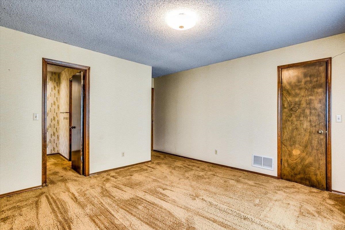 Wichita, Kansas 67208, United States, 3 Bedrooms Bedrooms, ,3 BathroomsBathrooms,Residential,Pending,61899