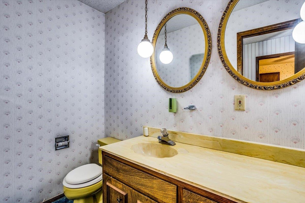 Wichita, Kansas 67208, United States, 3 Bedrooms Bedrooms, ,3 BathroomsBathrooms,Residential,Pending,61899