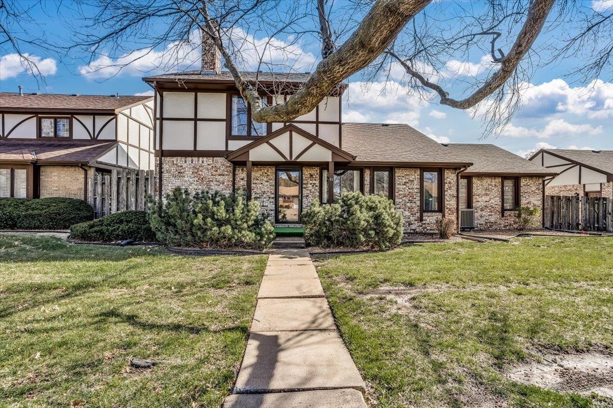 Wichita, Kansas 67208, United States, 3 Bedrooms Bedrooms, ,3 BathroomsBathrooms,Residential,Pending,61899